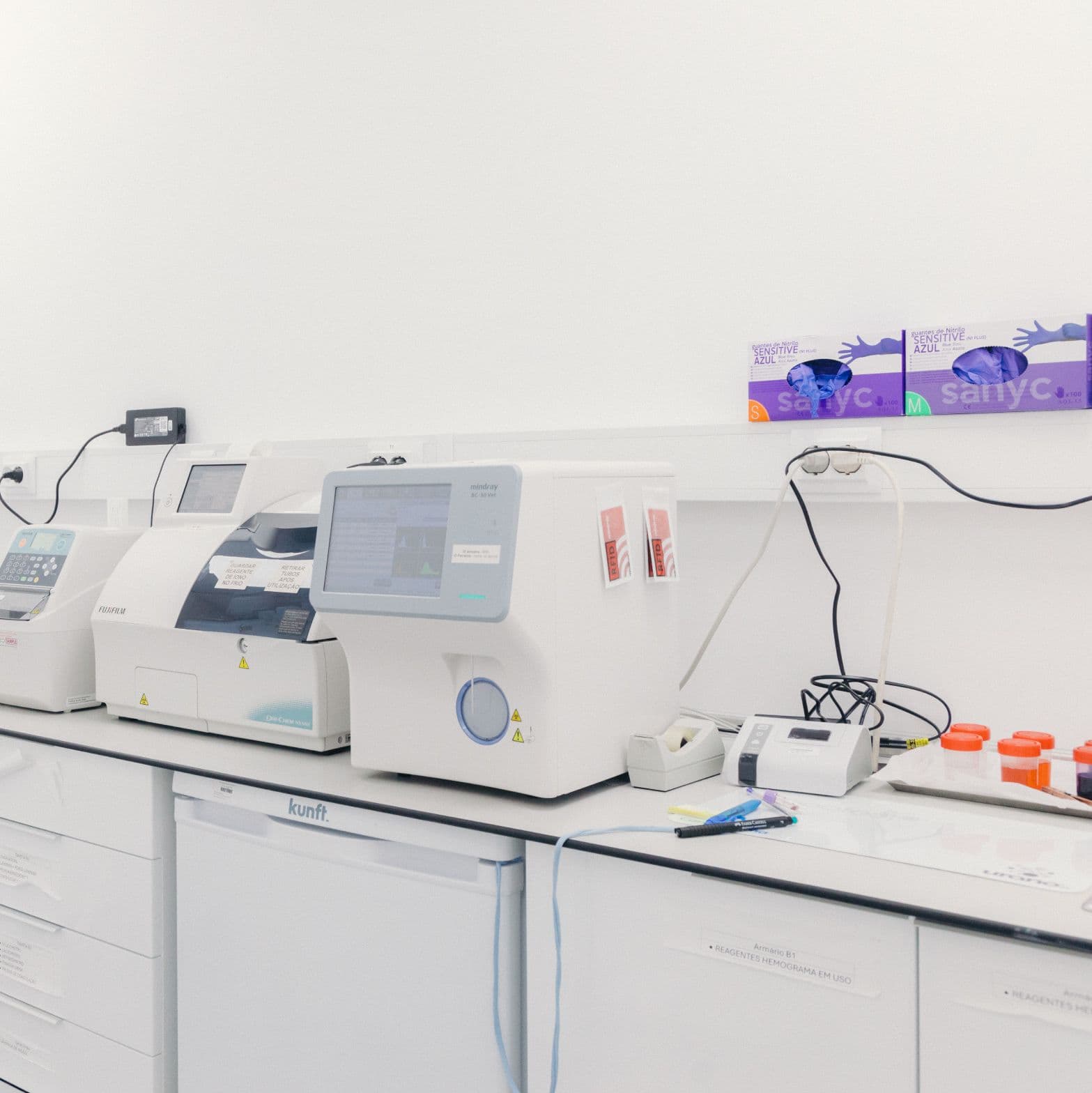 Laboratório de análises clínicas e microbiologia